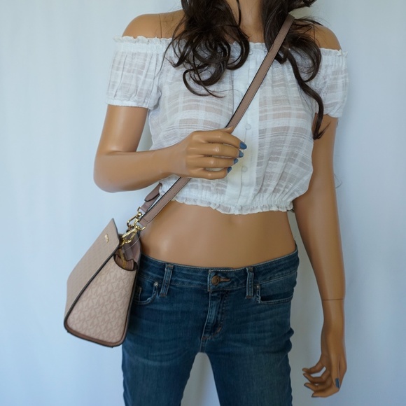 Michael Kors Selma MD Messenger Bag Ballet Fawn - Picture 4 of 8